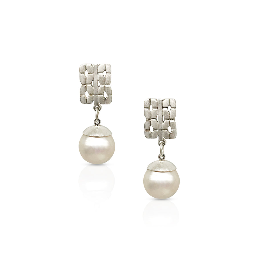 EG-Speiser-jewelry-Elaine-drop-silver-sterling-freshwater-classic-timeless-earrings-statement-handmade-handcrafted-artisan-online-fashion.jpg